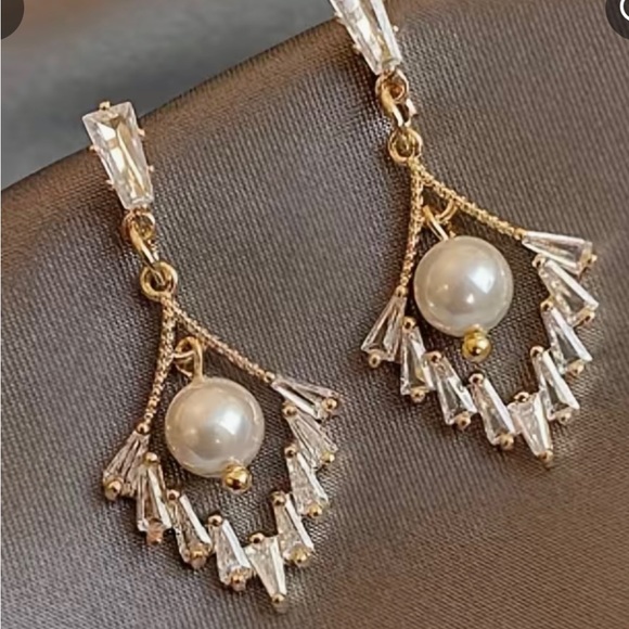 18K gold-plated faux pearl earrings - Picture 2 of 4